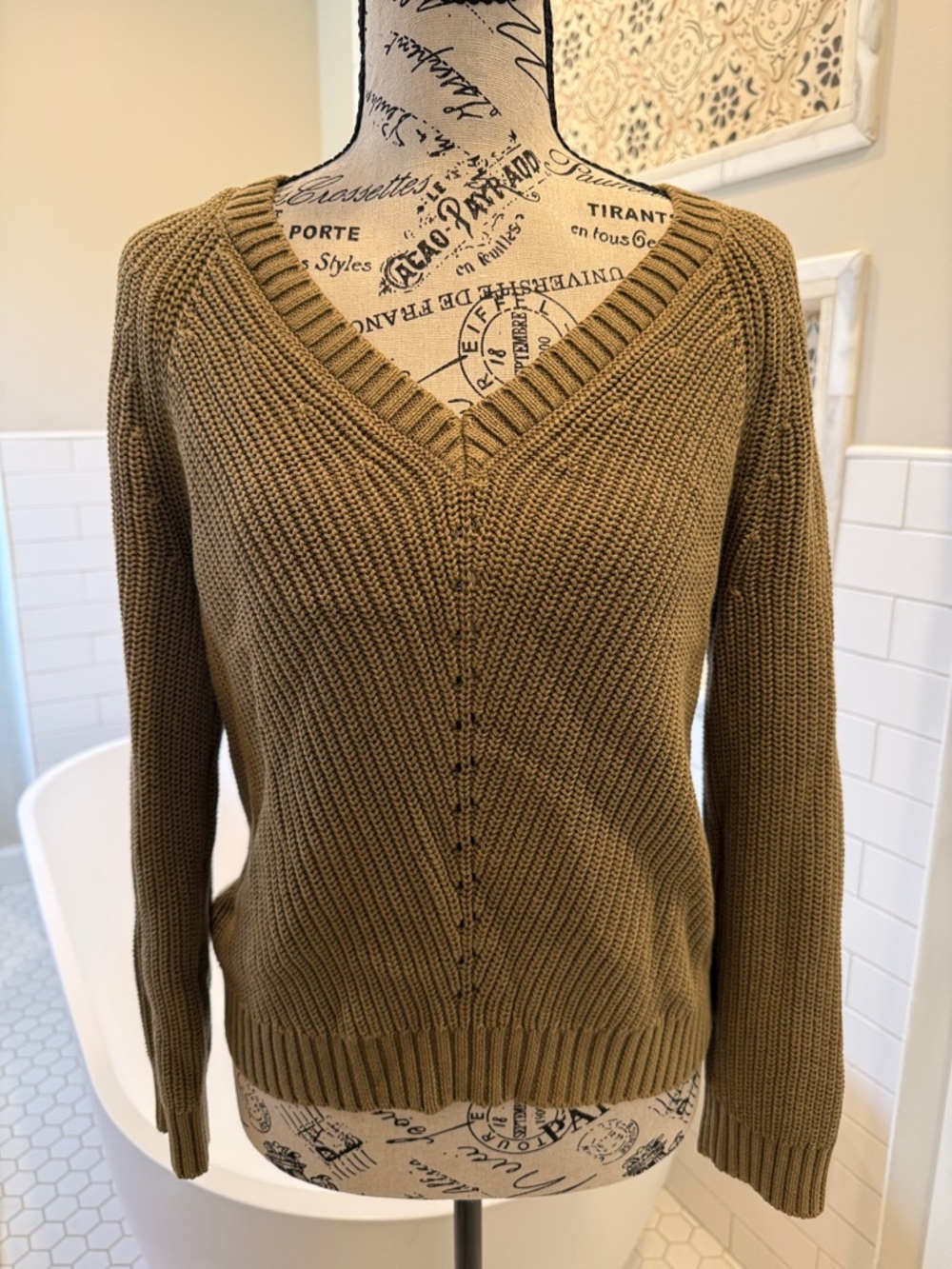 Marine Layer Women's V-Neck Ribbed Sweater in military green